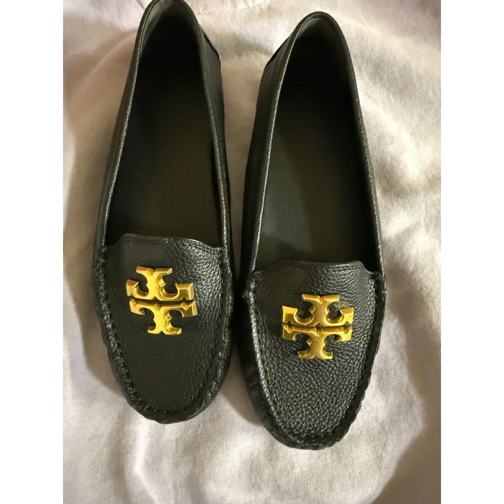 Tory Burch Everly Driver Black Tumbled Leather Loafers Gold Logo 85159 Size 7.5